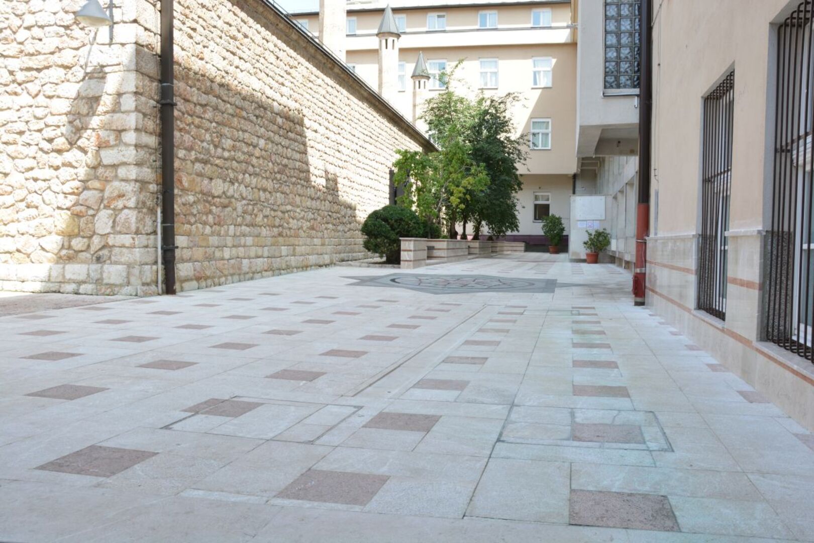 Finansirana sanacija dvorišta najstarije obrazovne institucije u Evropi - slika 6